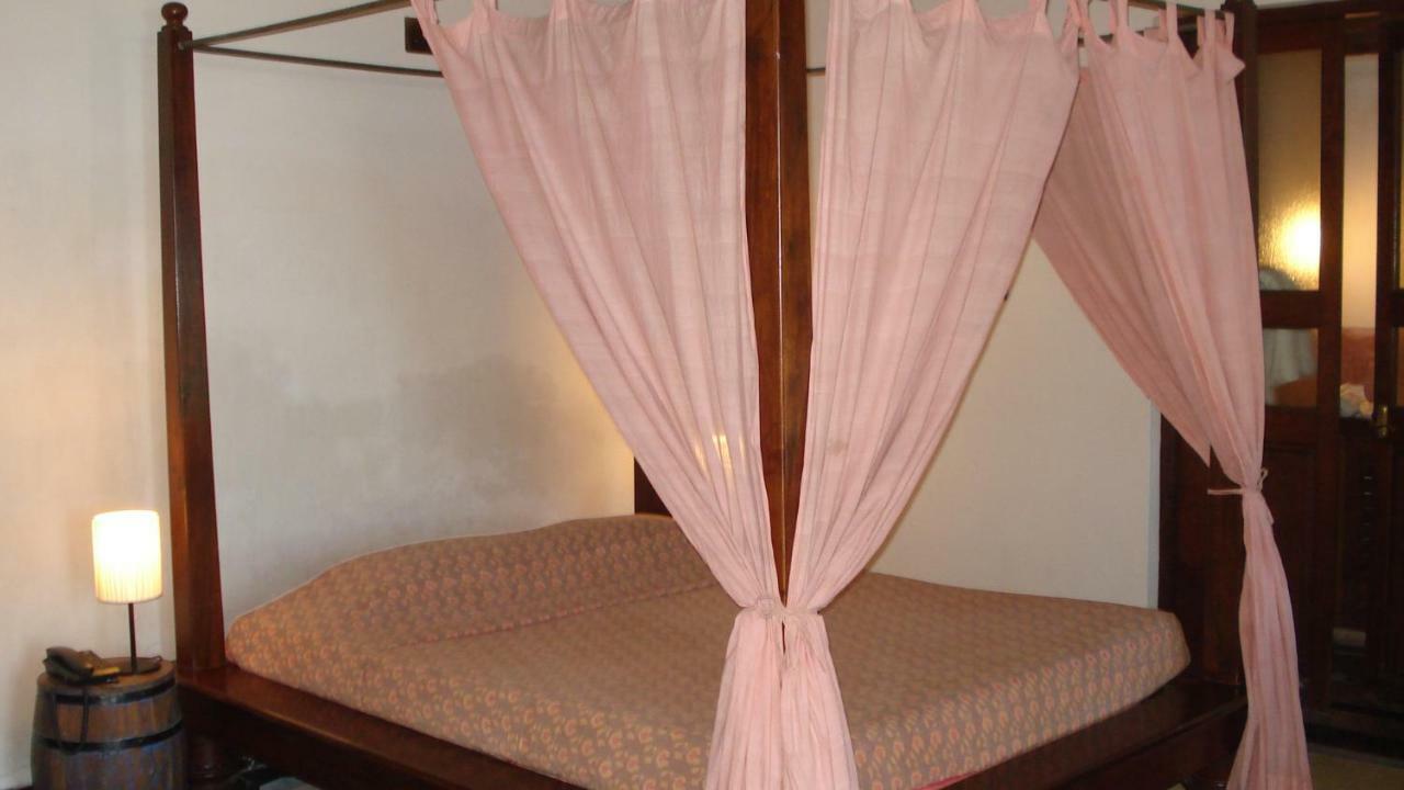 Neemrana'S - Bungalow On The Beach Tharangambadi Exterior photo