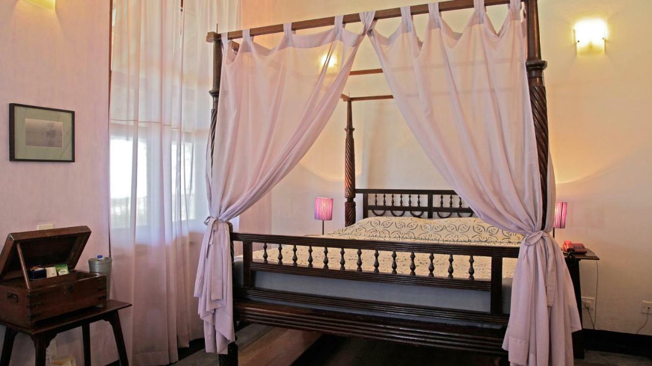 Neemrana'S - Bungalow On The Beach Tharangambadi Exterior photo